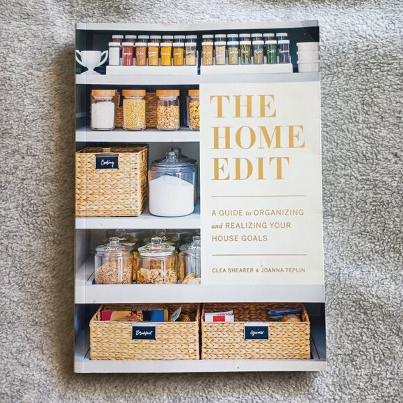 The Home Edit: A Guide to Organizing and Realizing Your House Goals Book EUC - Picture 1 of 3